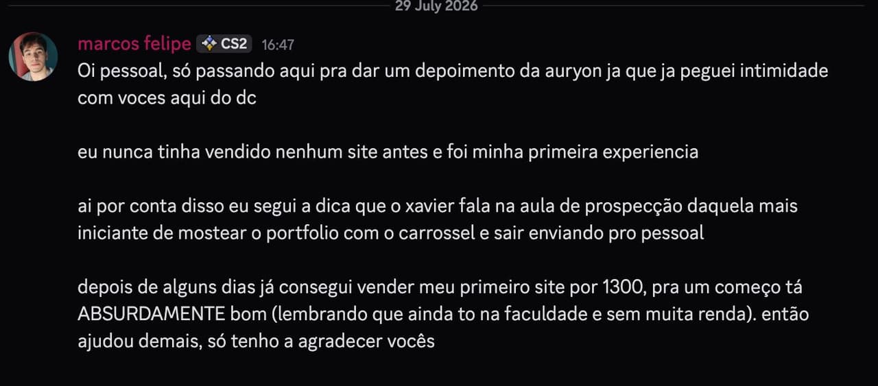 Print de depoimento no Discord de aluno que nunca tinha vendido um site antes